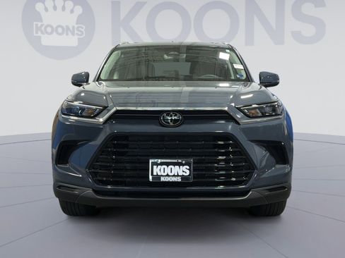Used 2024 Toyota Grand Highlander AWD image 11