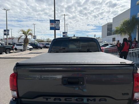 Used 2019 Toyota Tacoma TRD Off-Road w/ Technology Package image 8
