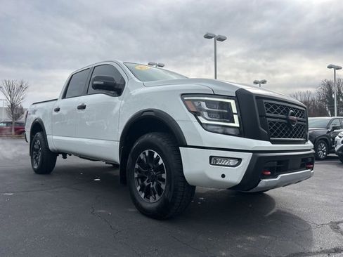 Used 2022 Nissan Titan PRO-4X w/ Pro-4x Convenience Package image 3