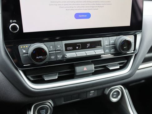 Used 2025 Toyota Grand Highlander AWD image 29