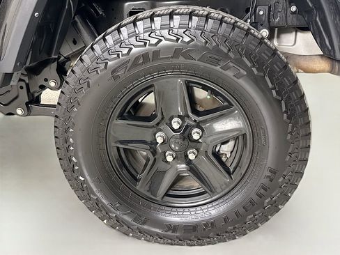 Used 2021 Jeep Gladiator Sport image 31