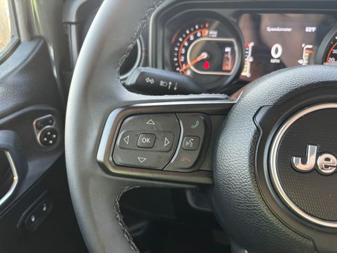 Used 2026 Jeep Gladiator Rubicon AWD/4WD image 19