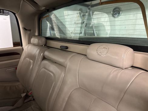Used 2002 Cadillac Escalade EXT image 4