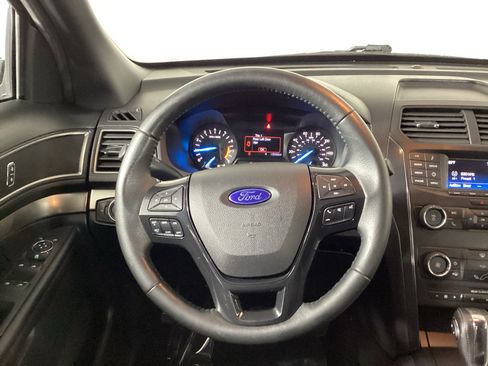 Used 2018 Ford Explorer XLT AWD/4WD image 20