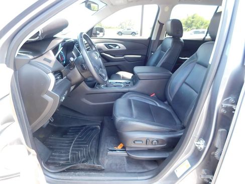 Used 2019 Chevrolet Traverse LT FWD image 12