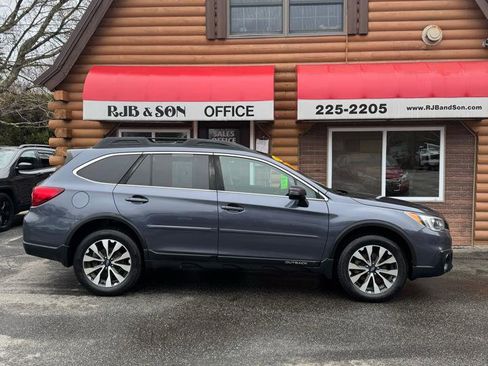 Used 2017 Subaru Outback 2.5i Limited image 2