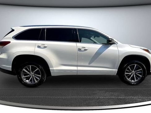 Used 2018 Toyota Highlander XLE FWD image 4
