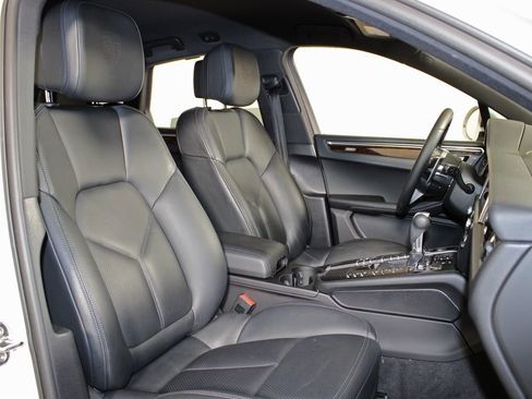 Used 2021 Porsche Macan AWD/4WD image 38