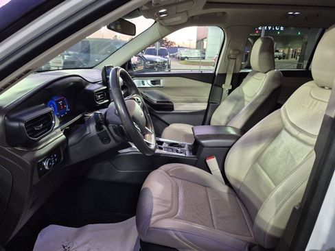 Certified 2020 Ford Explorer Platinum w/ Premium Technology Package image 20