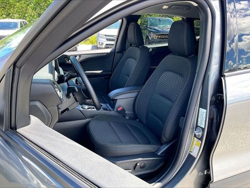 Used 2025 Ford Escape Active w/ Active Premium Tech Pack AWD/4WD image 9