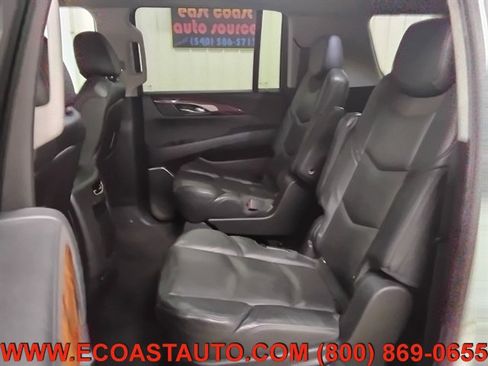 Used 2015 Cadillac Escalade ESV Luxury AWD/4WD image 13