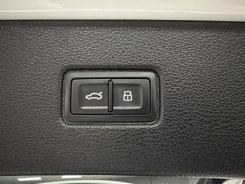 Used 2018 Audi Q7 3.0T Prestige w/ Prestige Package AWD/4WD image 41