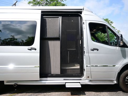 Used 2020 Mercedes-Benz Sprinter 3500 image 26