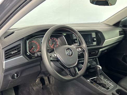 Used 2021 Volkswagen Jetta SE w/ SE Cold Weather Package FWD image 4