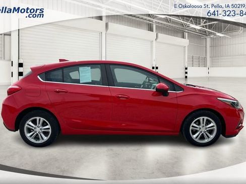 Used 2018 Chevrolet Cruze LT w/ Convenience Package FWD image 2