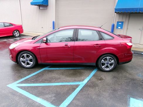 Used 2014 Ford Focus SE w/ SE Sport Package FWD image 3
