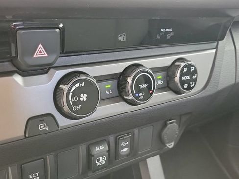 Used 2018 Toyota Tacoma SR5 RWD image 27