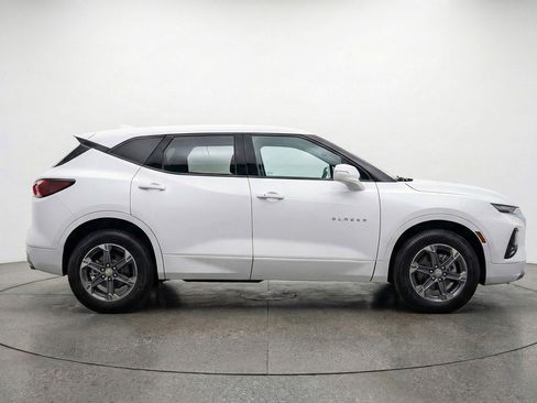 Used 2025 Chevrolet Blazer LT FWD image 11