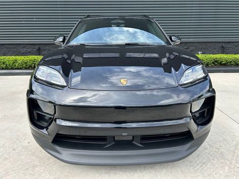 Certified 2025 Porsche Macan 4S Electric image 8