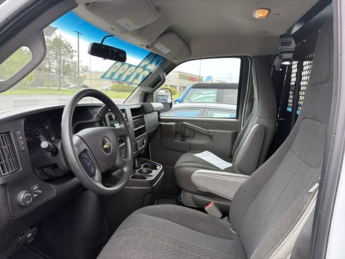 Used 2024 Chevrolet Express 2500 w/ Driver Convenience Package RWD image 11