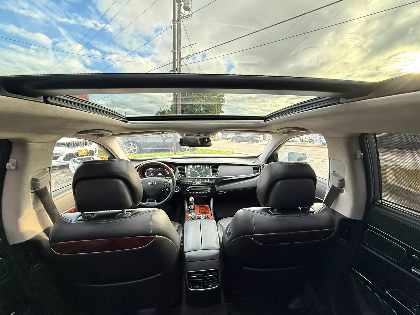 Used 2017 Kia K900 Luxury w/ VIP Plus Package RWD image 30
