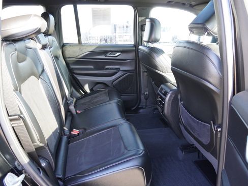 Used 2024 Jeep Grand Cherokee Altitude image 26