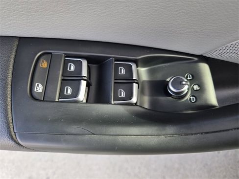 Used 2016 Audi Q3 2.0T Premium Plus w/ Technology Package image 17