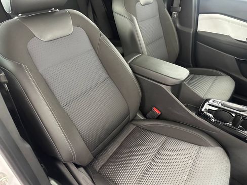 Used 2024 Chevrolet Trax LT FWD image 30
