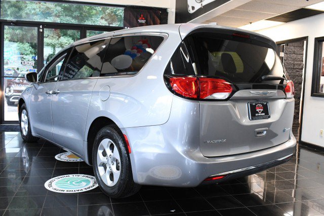 Used 2017 Chrysler Pacifica Touring Plus FWD image 8