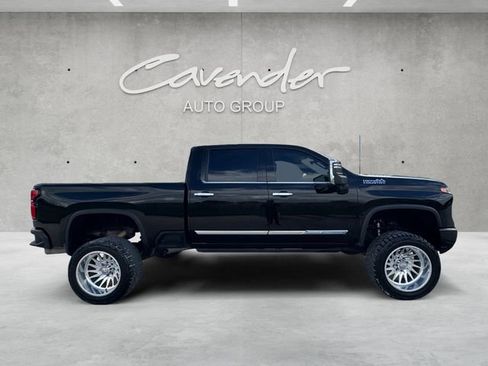 Used 2024 Chevrolet Silverado 2500 High Country w/ Technology Package AWD/4WD image 17