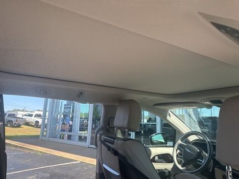 Used 2017 Chrysler Pacifica Limited w/ UConnect Theater Package FWD image 36