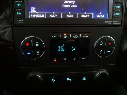 Used 2011 GMC Yukon Denali image 30