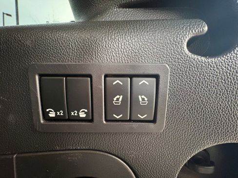 Used 2018 Cadillac Escalade ESV Luxury image 19