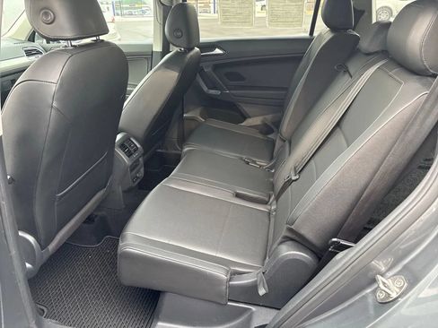 Used 2018 Volkswagen Tiguan SE w/ Panoramic Sunroof Package FWD image 5