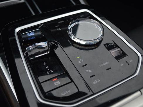Certified 2023 BMW i7 xDrive60 AWD/4WD image 25
