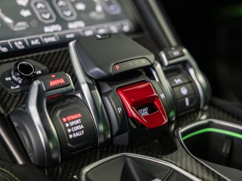 Used 2024 Lamborghini Urus Performante image 24