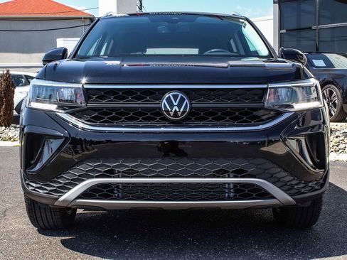 Used 2024 Volkswagen Taos SE w/ Taos Adventure Package (SXB) AWD/4WD image 2
