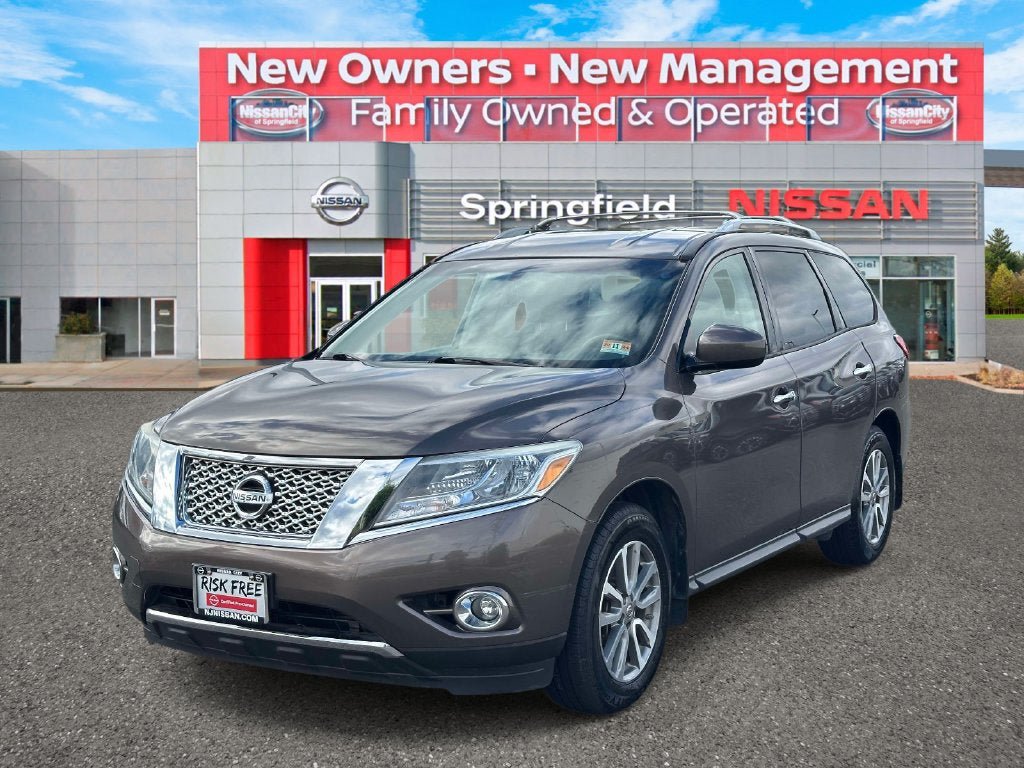 Used 2015 Nissan Pathfinder SV w/ Cargo Package FWD image 2