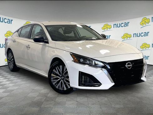 Certified 2025 Nissan Altima 2.5 SV FWD image 1