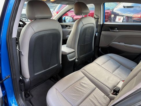 Used 2017 Hyundai Elantra Limited image 19