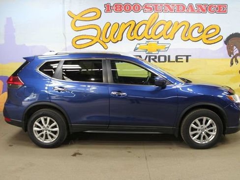 Used 2017 Nissan Rogue SV AWD/4WD image 1