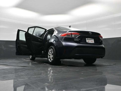 Used 2021 Toyota Corolla LE image 31