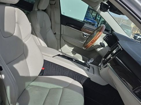 Used 2017 Volvo S90 T6 Momentum w/ Vision Package image 8