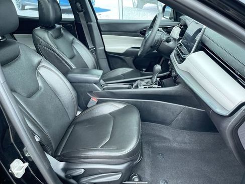 Used 2024 Jeep Compass Limited w/ Sun and Sound Group AWD/4WD image 28