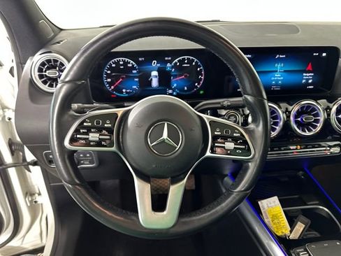 Used 2023 Mercedes-Benz GLA 250 4MATIC w/ Premium Package image 14