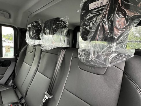 Used 2025 INEOS Grenadier Fieldmaster Edition image 21