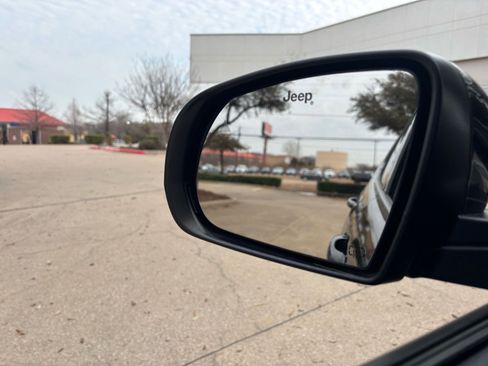 Used 2018 Jeep Compass Limited w/ Navigation Group image 30