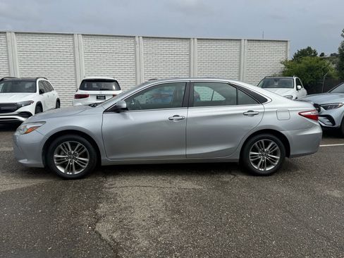 Used 2017 Toyota Camry SE image 2