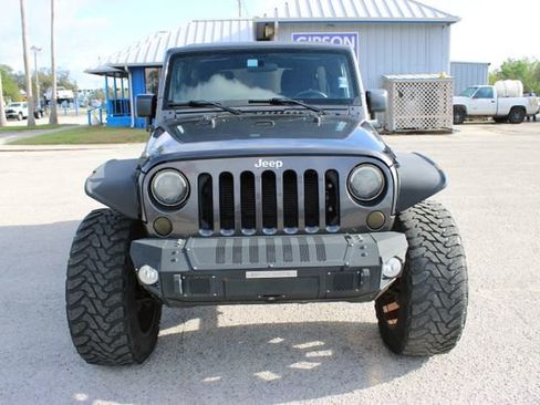 Used 2018 Jeep Wrangler Unlimited Sport w/ Connectivity Group image 2