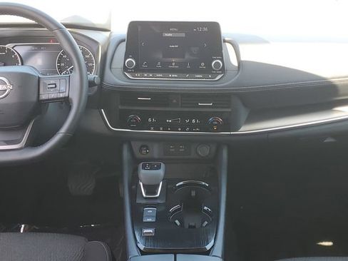 Used 2025 Nissan Rogue SV FWD image 20